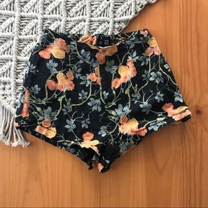 Mid rise floral short
